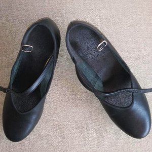 FREE SHIP,. Size 5 Black dance shoes cond. 8/10